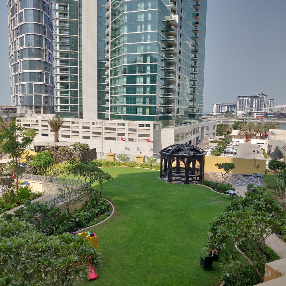 Ramada Hotel and Suites by Wyndham Dubai JBR — Hotel building in Dubai