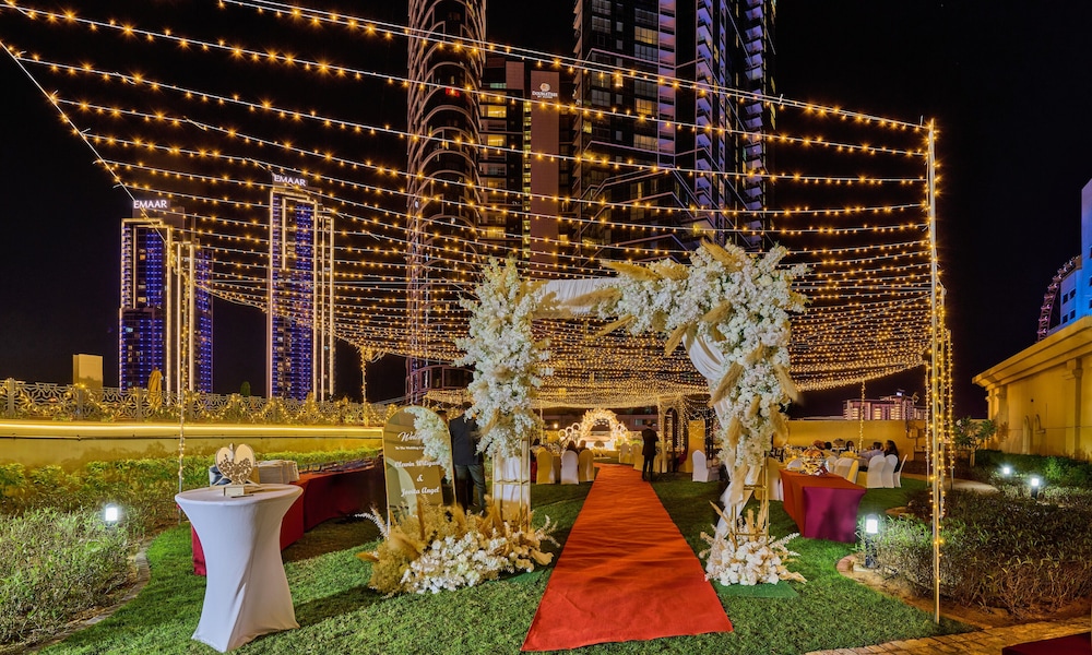 Ramada Hotel and Suites by Wyndham Dubai JBR — Hotel building in Dubai