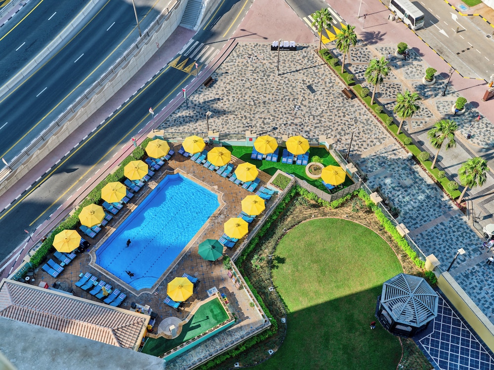 Ramada Hotel and Suites by Wyndham Dubai JBR — Swimming pool in Dubai