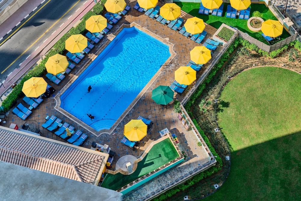 Ramada Hotel and Suites by Wyndham Dubai JBR — Swimming pool in Dubai