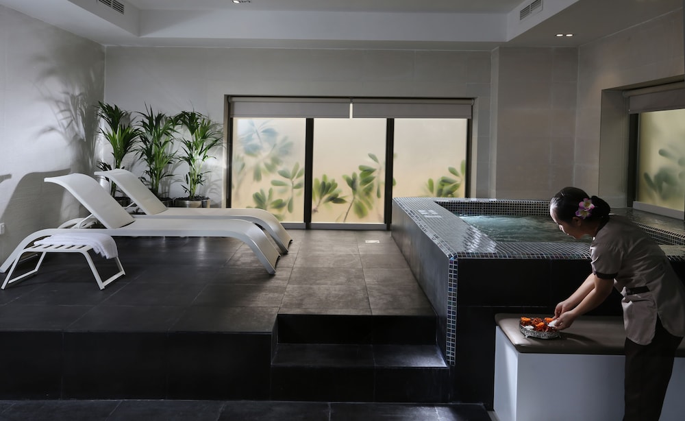 Ramada Hotel and Suites by Wyndham Dubai JBR — Spa in Dubai