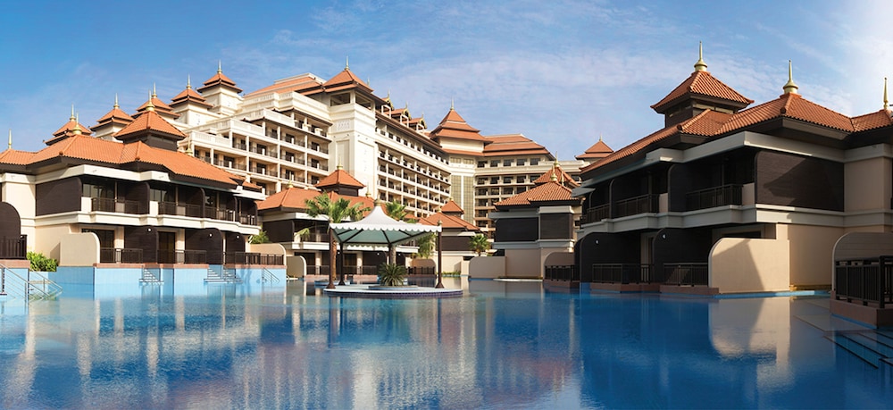 Anantara The Palm Dubai Resort — Swimming pool in Dubai