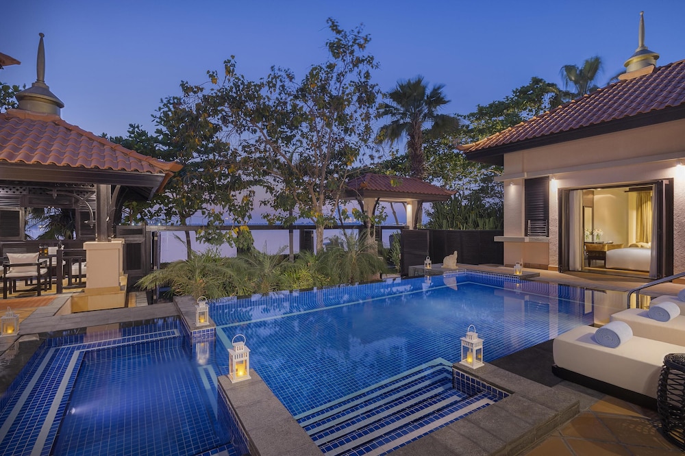 Anantara The Palm Dubai Resort — Swimming pool in Dubai