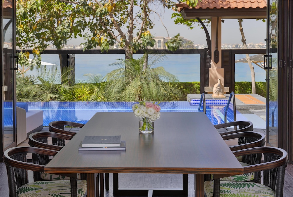 Anantara The Palm Dubai Resort — Restaurant & bars in Dubai