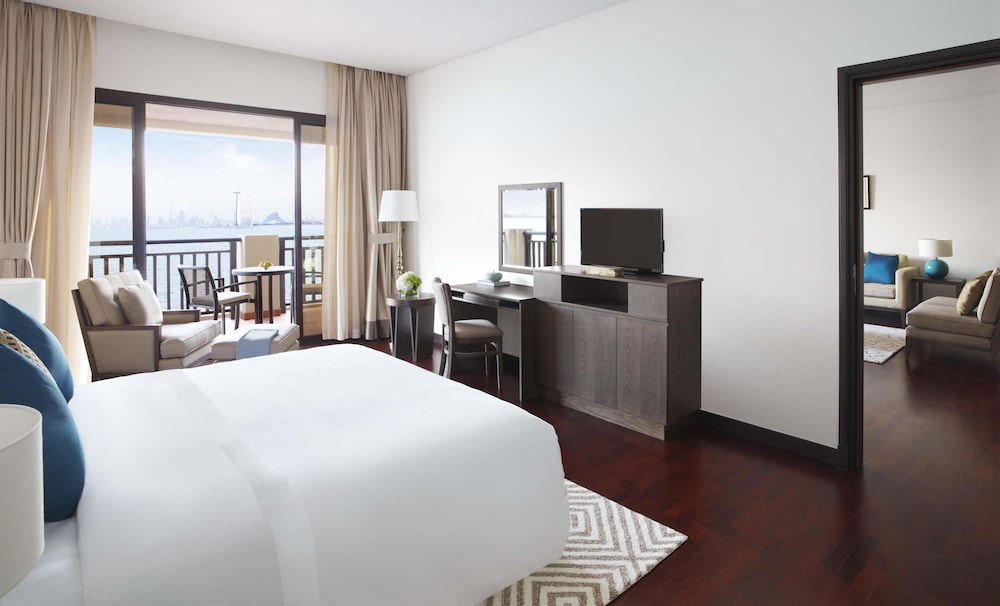 Anantara The Palm Dubai Resort — Hotel rooms in Dubai