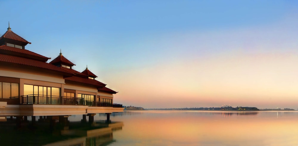 Anantara The Palm Dubai Resort — Hotel building in Dubai