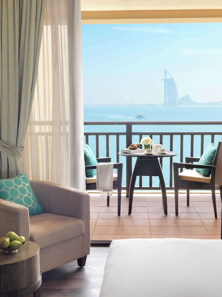 Anantara The Palm Dubai Resort — Hotel rooms in Dubai