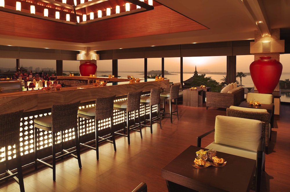 Anantara The Palm Dubai Resort — Restaurant & bars in Dubai