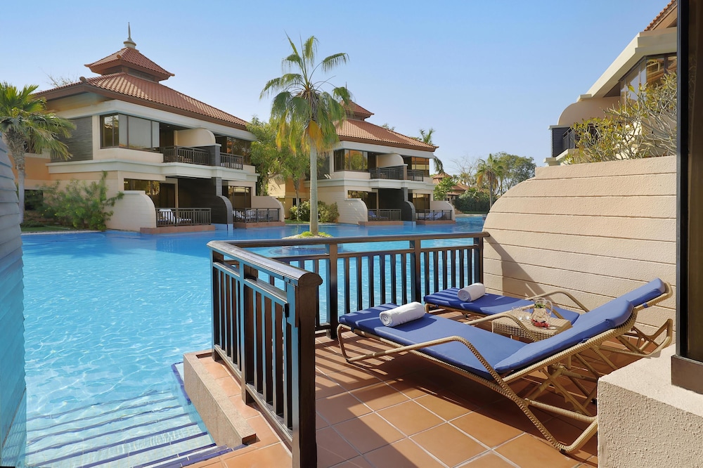 Anantara The Palm Dubai Resort — Swimming pool in Dubai