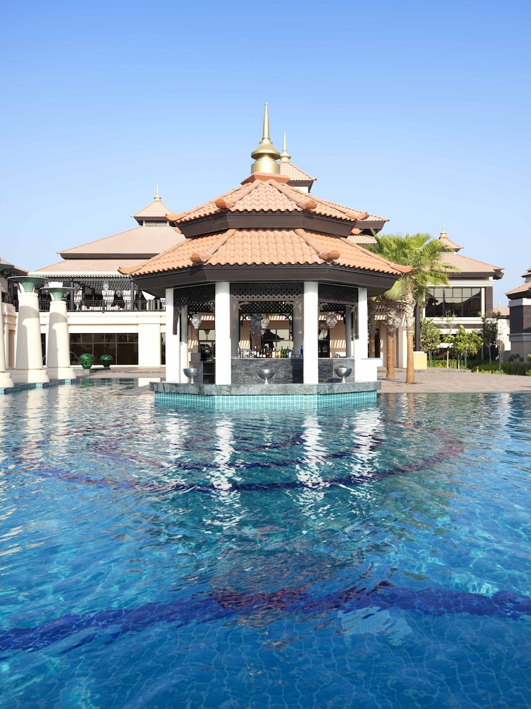 Anantara The Palm Dubai Resort — Swimming pool in Dubai