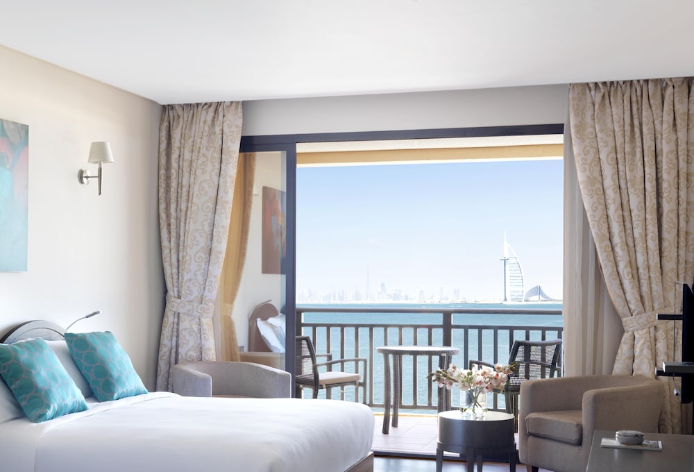 Anantara The Palm Dubai Resort — Hotel rooms in Dubai