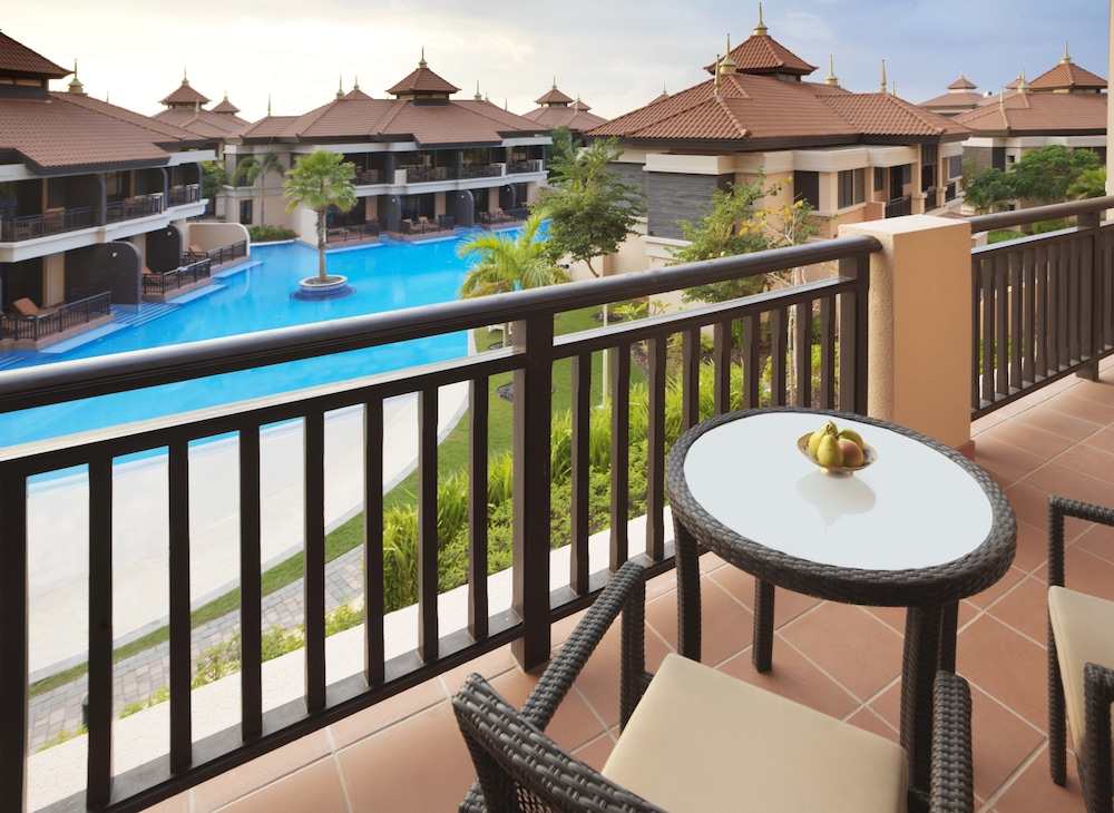 Anantara The Palm Dubai Resort — Swimming pool in Dubai