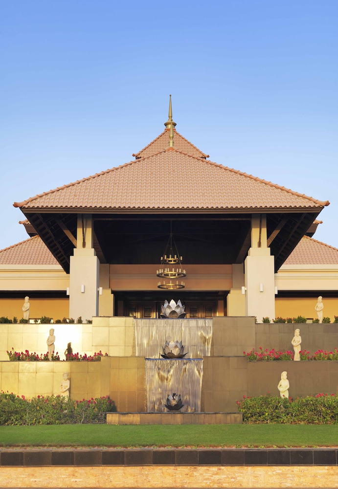 Anantara The Palm Dubai Resort — Hotel building in Dubai