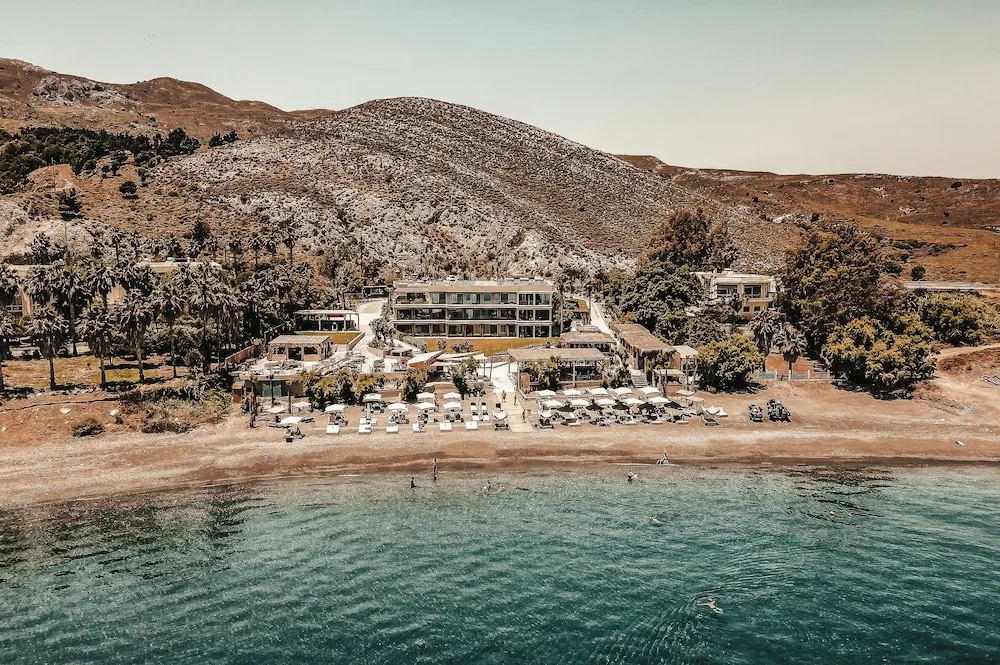 Sagredo Beachfront Retreat & Spa by E-GEO