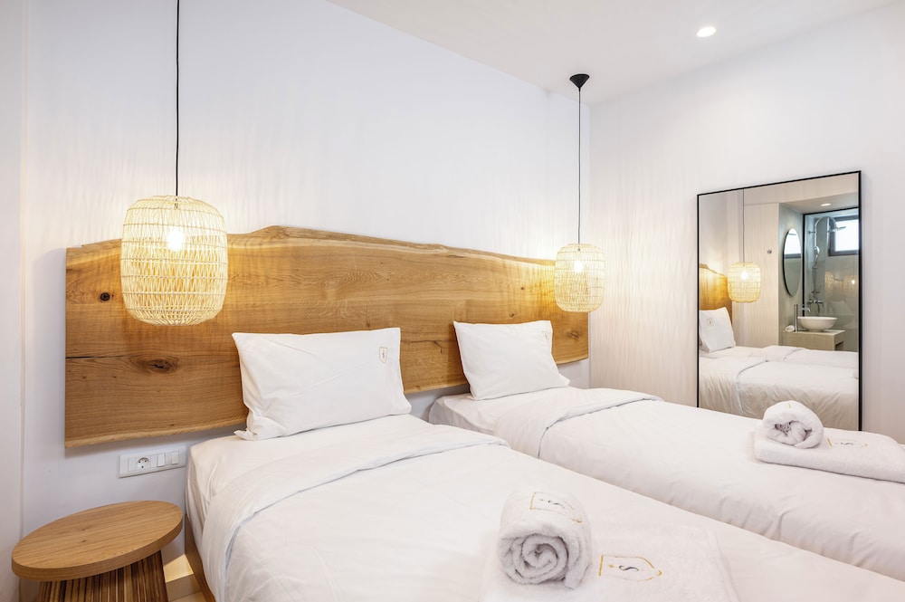 Sagredo Beachfront Retreat & Spa by E-GEO — Hotel rooms in Psalidi, South Aegean