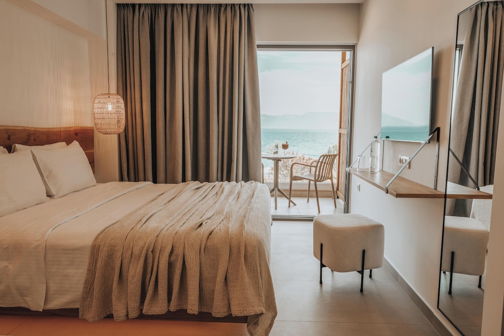 Sagredo Beachfront Retreat & Spa by E-GEO — Hotel rooms in Psalidi, South Aegean