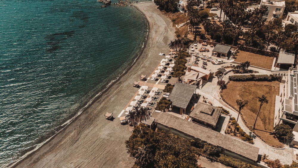 Sagredo Beachfront Retreat & Spa by E-GEO — Beach in Psalidi, South Aegean
