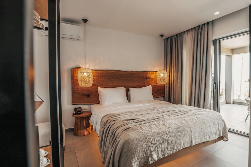 Sagredo Beachfront Retreat & Spa by E-GEO — Hotel rooms in Psalidi, South Aegean