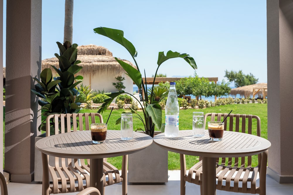 Sagredo Beachfront Retreat & Spa by E-GEO — Restaurant & bars in Psalidi, South Aegean