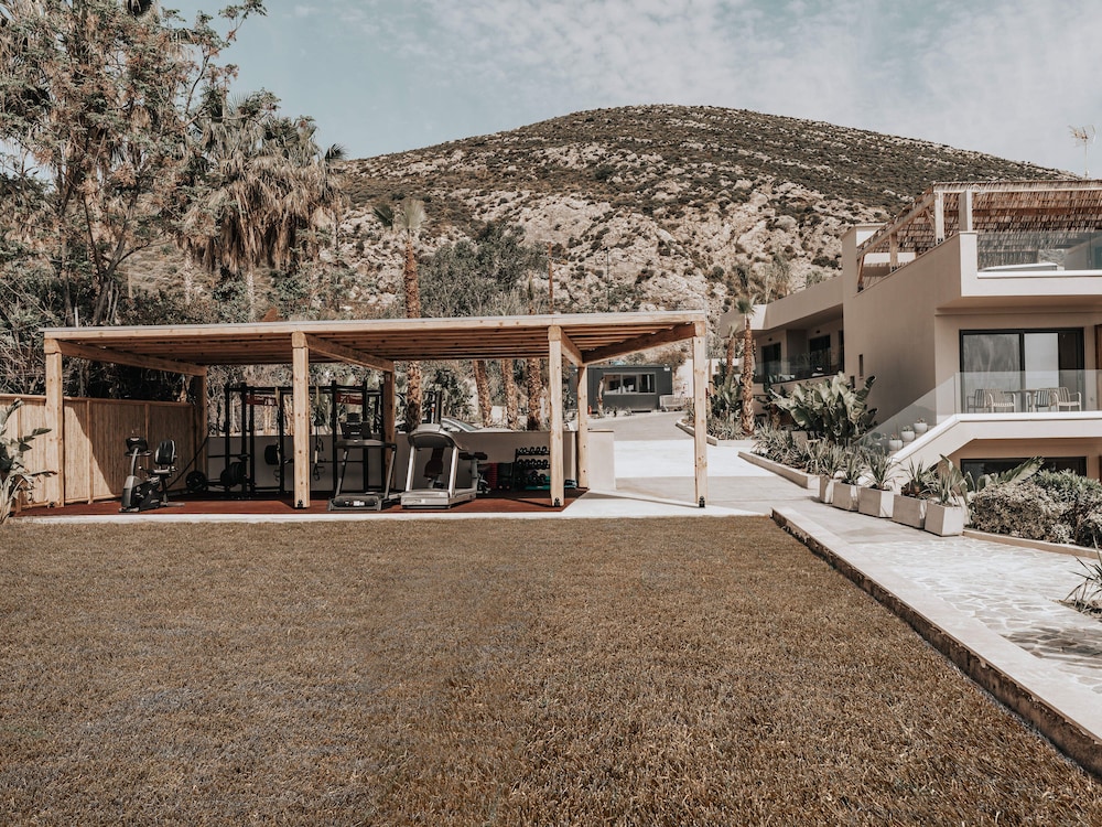 Sagredo Beachfront Retreat & Spa by E-GEO — Sports & recreation in Psalidi, South Aegean