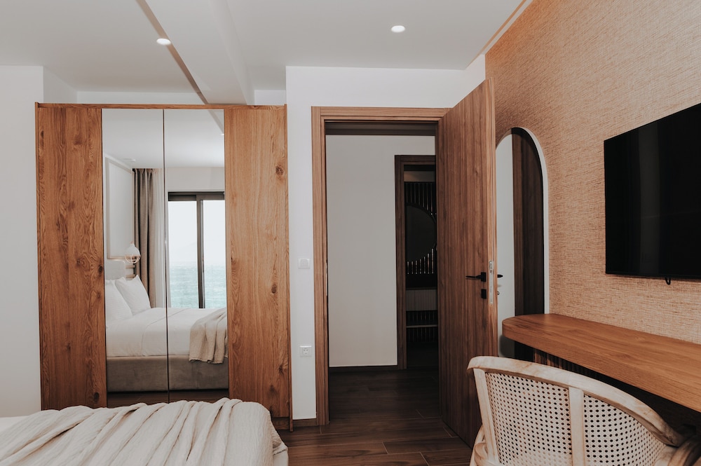 Sagredo Beachfront Retreat & Spa by E-GEO — Hotel rooms in Psalidi, South Aegean