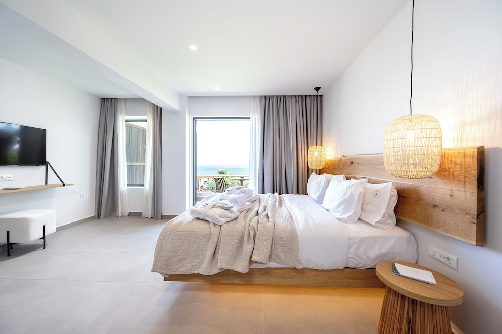 Sagredo Beachfront Retreat & Spa by E-GEO — Hotel rooms in Psalidi, South Aegean