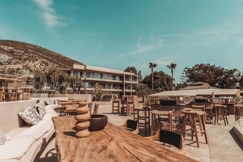 Sagredo Beachfront Retreat & Spa by E-GEO — Restaurant & bars in Psalidi, South Aegean