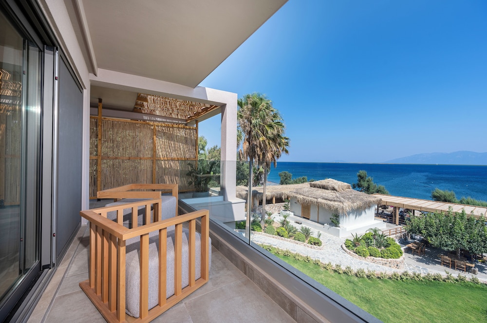 Sagredo Beachfront Retreat & Spa by E-GEO — Hotel rooms in Psalidi, South Aegean