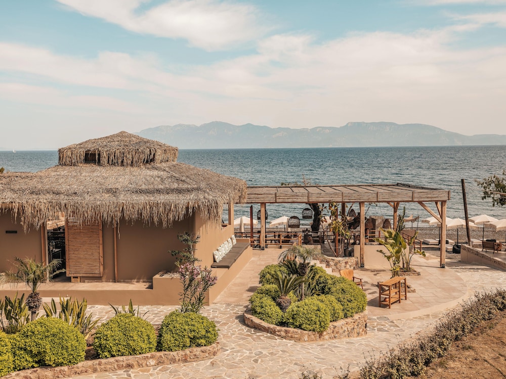 Sagredo Beachfront Retreat & Spa by E-GEO — Restaurant & bars in Psalidi, South Aegean