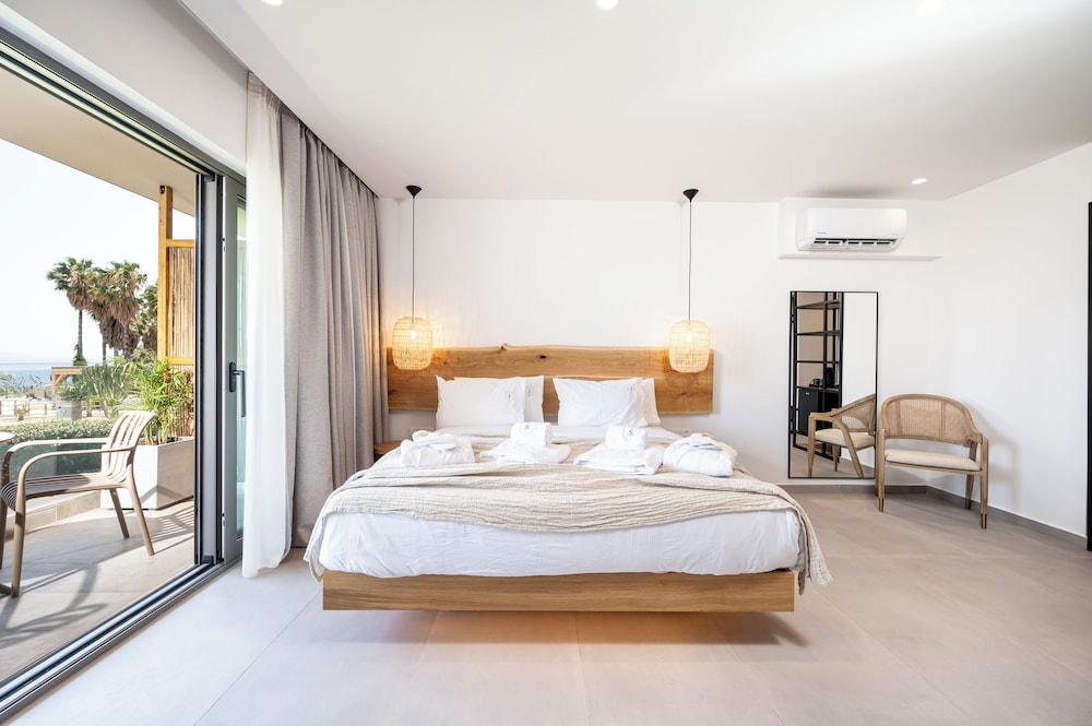 Sagredo Beachfront Retreat & Spa by E-GEO — Hotel rooms in Psalidi, South Aegean