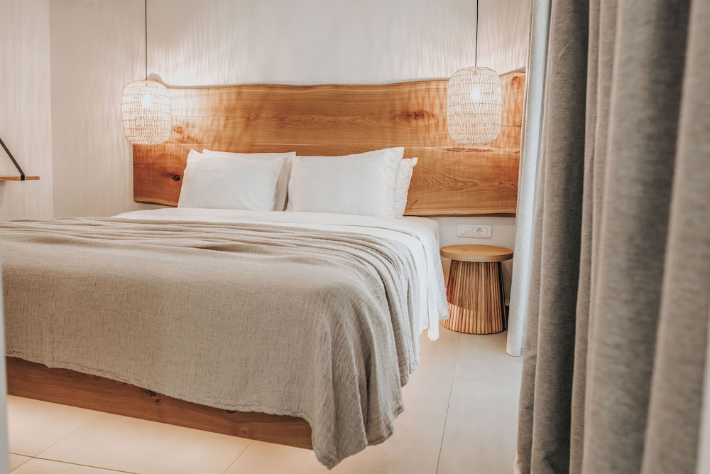 Sagredo Beachfront Retreat & Spa by E-GEO — Hotel rooms in Psalidi, South Aegean