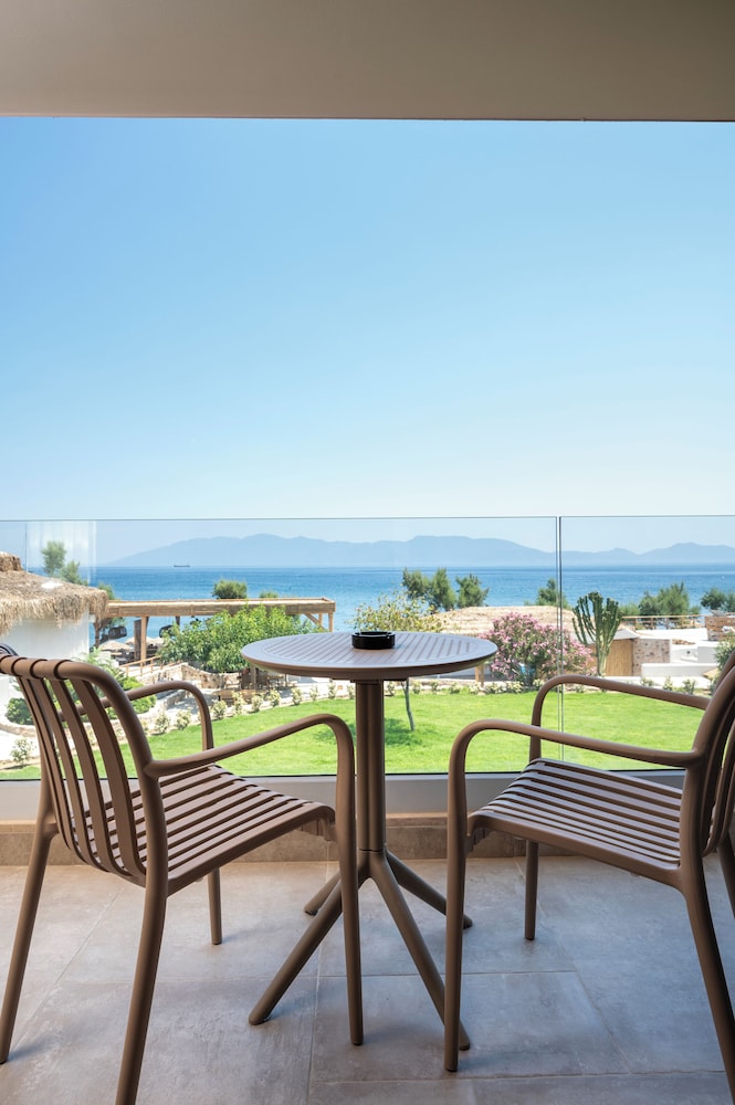 Sagredo Beachfront Retreat & Spa by E-GEO — Hotel rooms in Psalidi, South Aegean