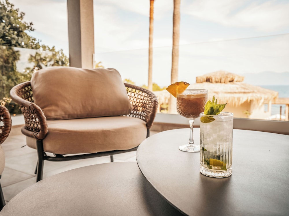 Sagredo Beachfront Retreat & Spa by E-GEO — Restaurant & bars in Psalidi, South Aegean
