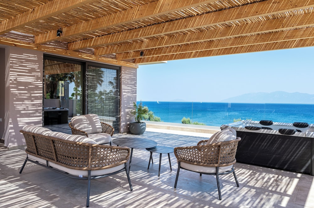 Sagredo Beachfront Retreat & Spa by E-GEO — Hotel building in Psalidi, South Aegean