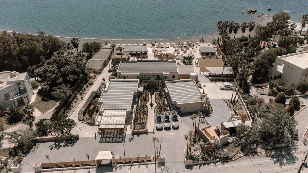 Sagredo Beachfront Retreat & Spa by E-GEO — Hotel building in Psalidi, South Aegean