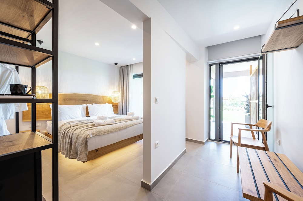 Sagredo Beachfront Retreat & Spa by E-GEO — Hotel rooms in Psalidi, South Aegean