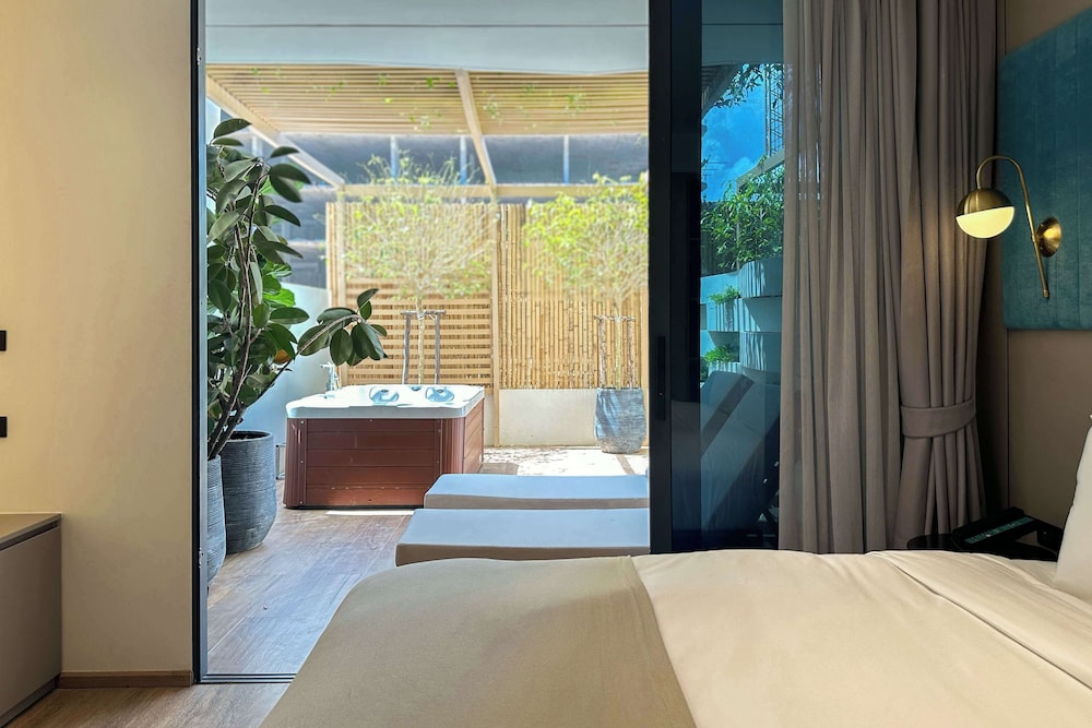 La Green Hotel & Residence — Hotel rooms in Bang Tao Beach, Phuket Province