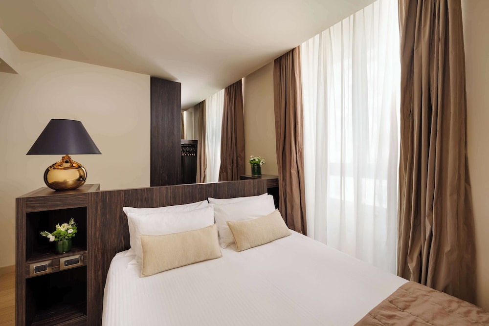 The Square Milano Duomo - Preferred Hotels & Resorts — Hotel rooms in Milan, Lombardy