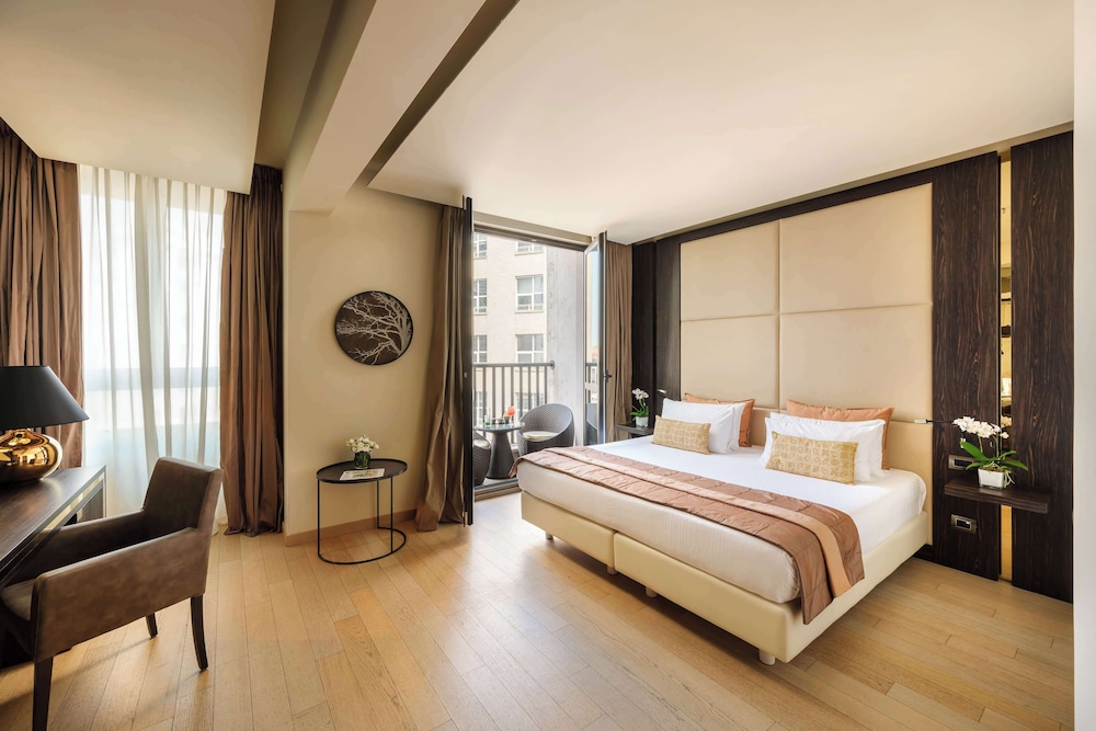 The Square Milano Duomo - Preferred Hotels & Resorts — Hotel rooms in Milan, Lombardy