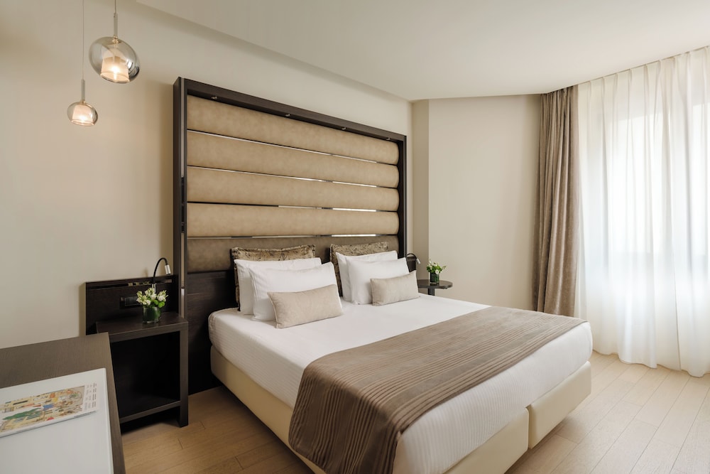 The Square Milano Duomo - Preferred Hotels & Resorts — Hotel rooms in Milan, Lombardy