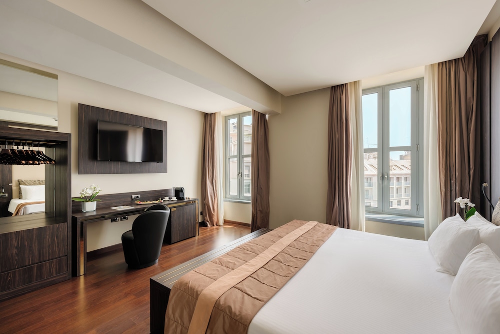 The Square Milano Duomo - Preferred Hotels & Resorts — Hotel rooms in Milan, Lombardy