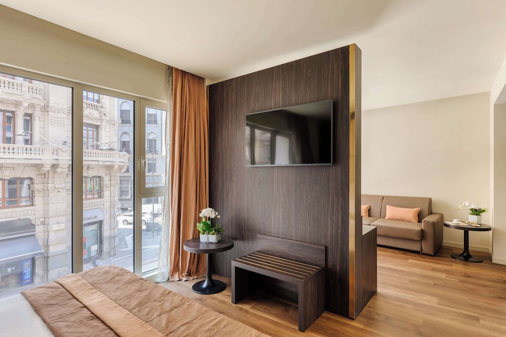 The Square Milano Duomo - Preferred Hotels & Resorts — Hotel rooms in Milan, Lombardy