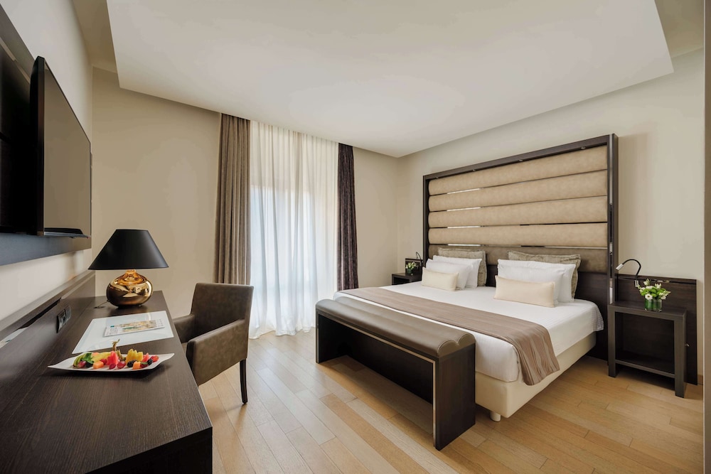 The Square Milano Duomo - Preferred Hotels & Resorts — Hotel rooms in Milan, Lombardy