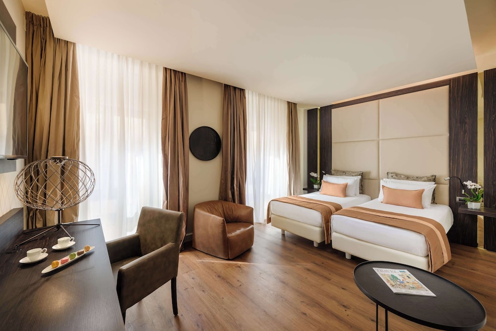 The Square Milano Duomo - Preferred Hotels & Resorts — Hotel rooms in Milan, Lombardy