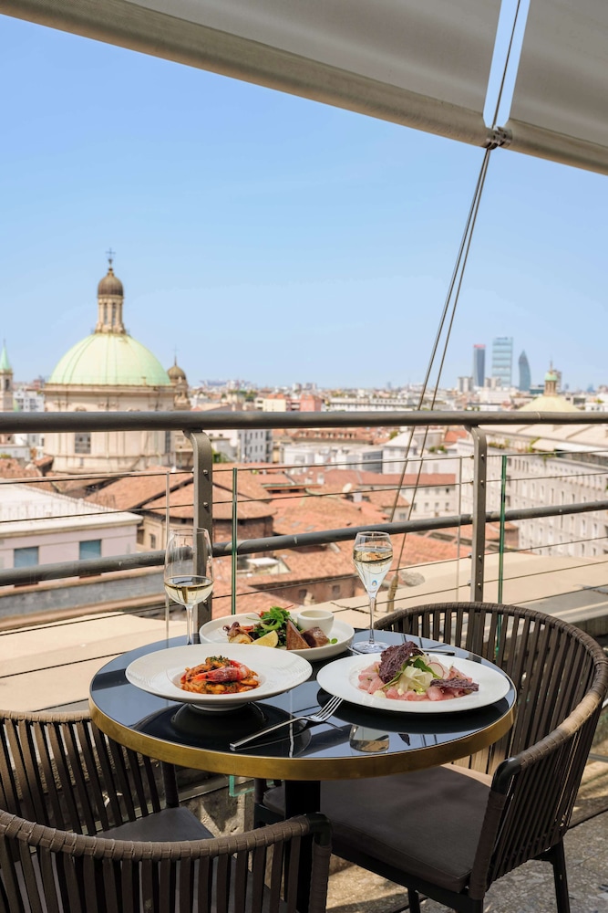 The Square Milano Duomo - Preferred Hotels & Resorts — Restaurant & bars in Milan, Lombardy