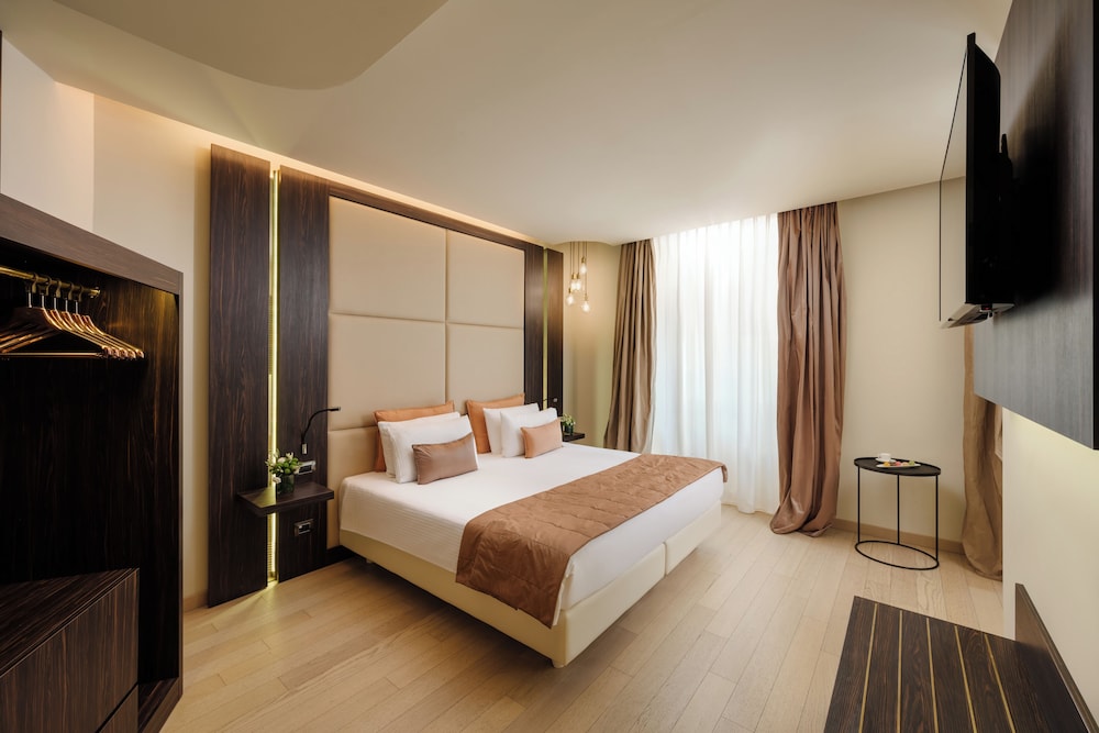 The Square Milano Duomo - Preferred Hotels & Resorts — Hotel rooms in Milan, Lombardy