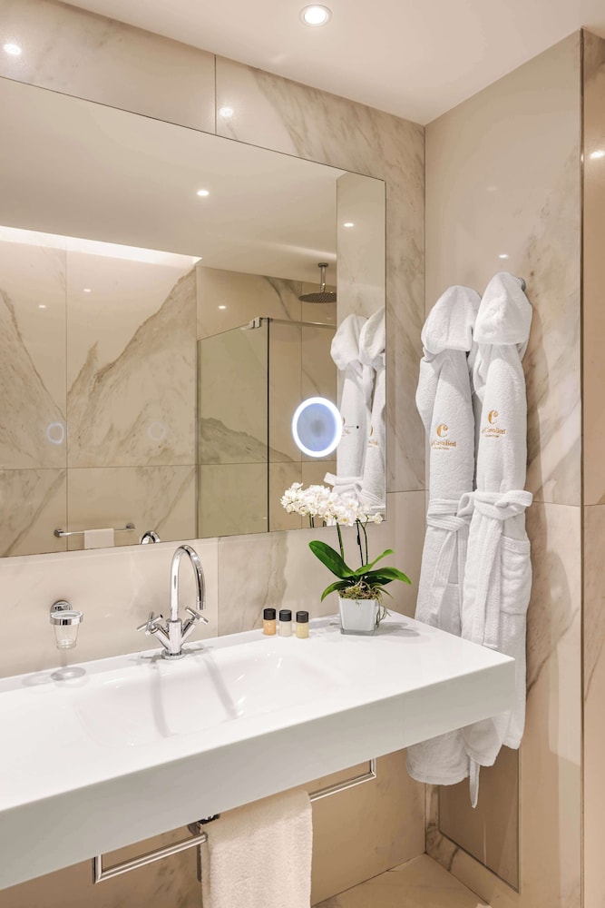 The Square Milano Duomo - Preferred Hotels & Resorts — Hotel rooms in Milan, Lombardy