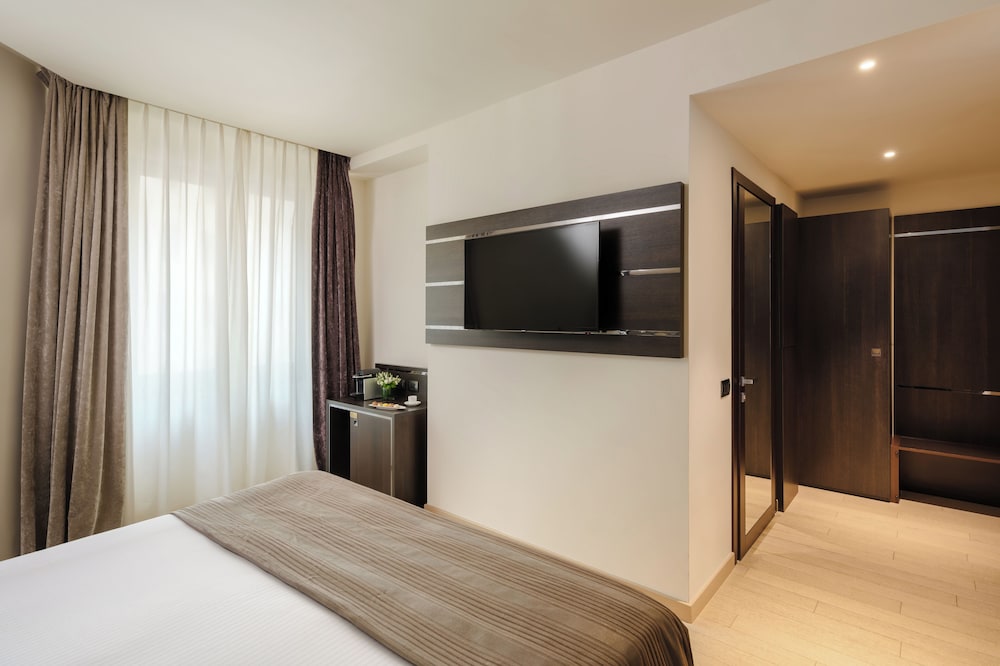 The Square Milano Duomo - Preferred Hotels & Resorts — Hotel rooms in Milan, Lombardy
