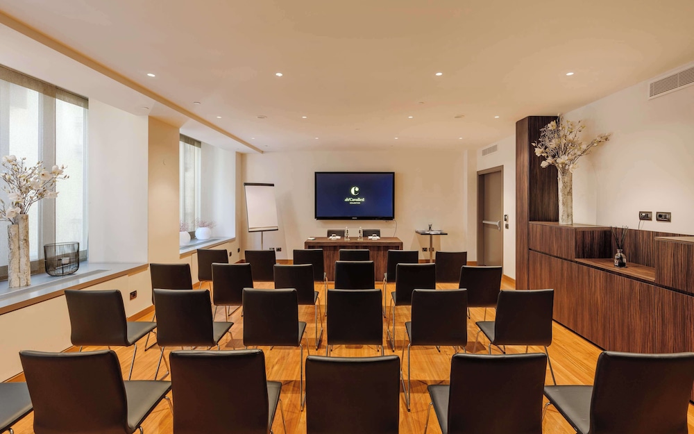 The Square Milano Duomo - Preferred Hotels & Resorts — Hotel building in Milan, Lombardy