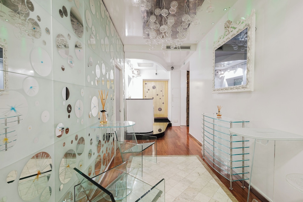 Hotel Trecento — Hotel building in Rome, Lazio